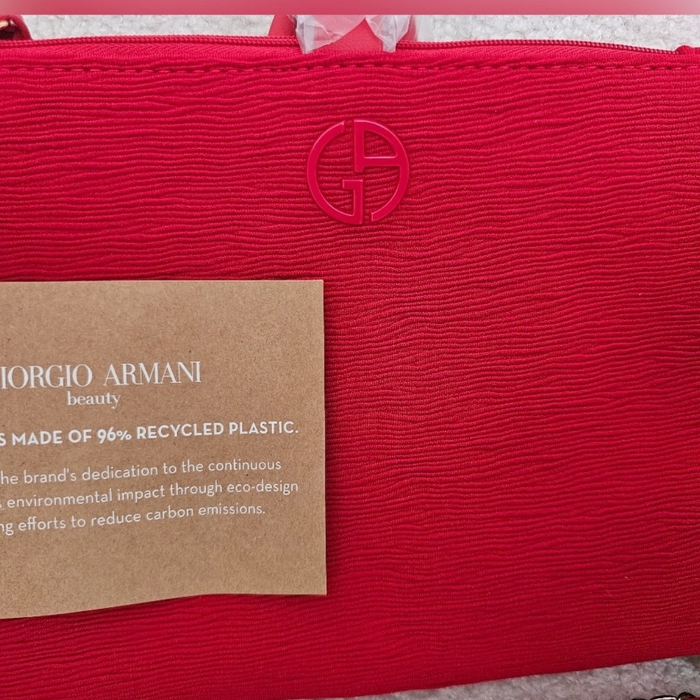 NEW Red Beauty Zipper Wristlet - Picture 3 of 13